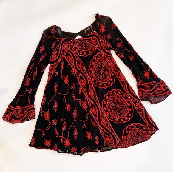 Free People Dresses & Skirts - FREE PEOPLE // Size 0 // Sequenced Red & Black Tunic